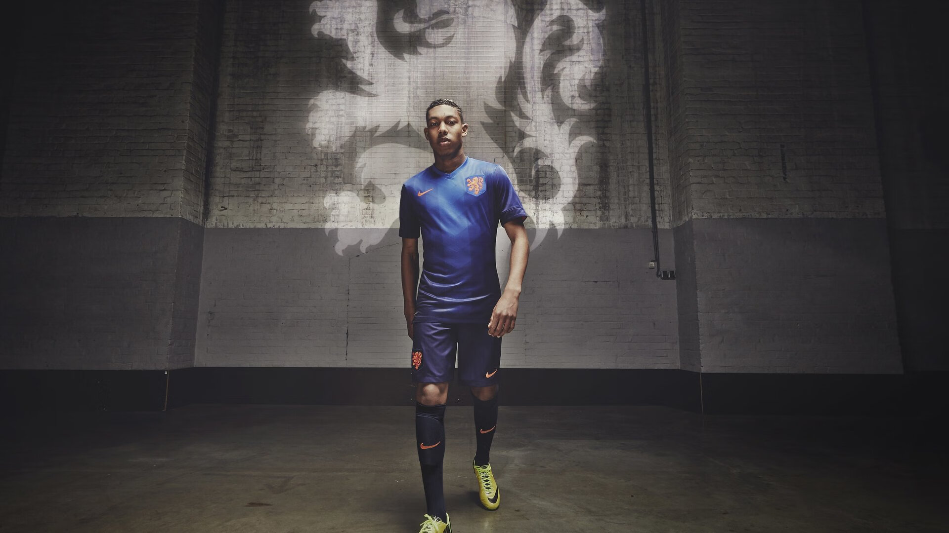 上海海港四强战小胜上海海港，布伦森砍下50记关键球，全场沸腾